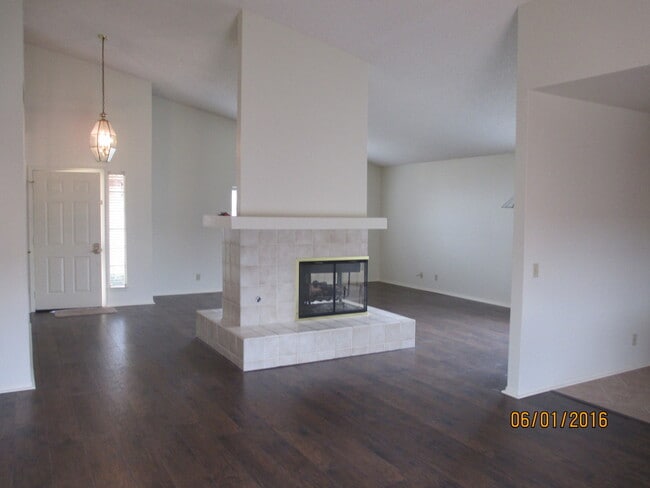 Building Photo - Single Story Rio Vista Home