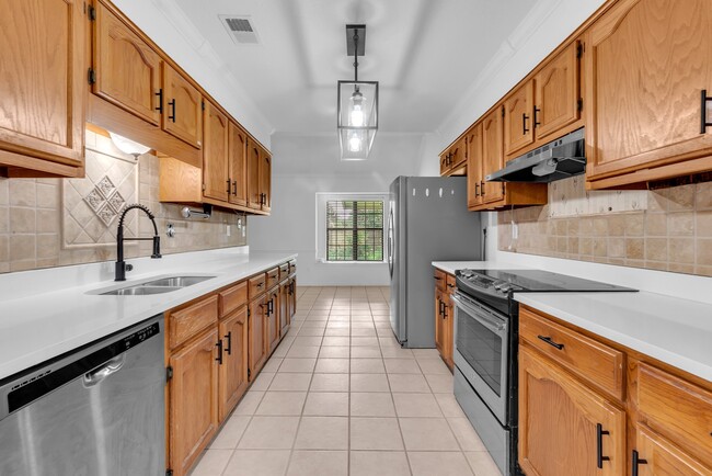 Building Photo - 6613 Stephan Ridge Dr