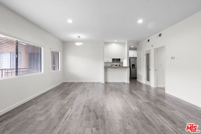 Building Photo - 424 Westmoreland Ave