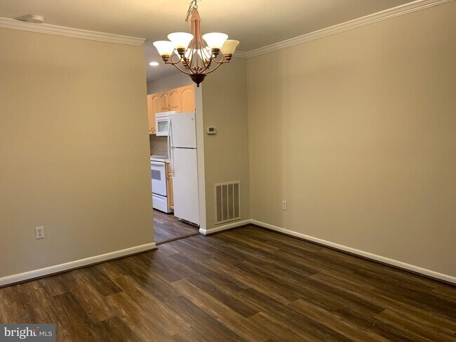 Building Photo - 118 Sycamore Ct