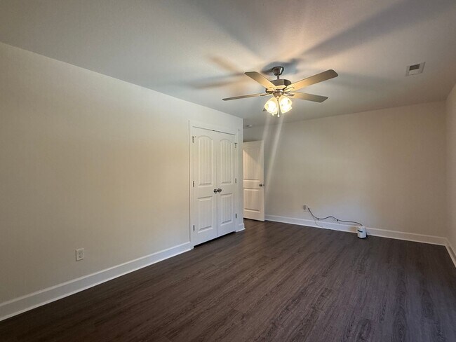 Building Photo - Like New Norfolk Single Family Home