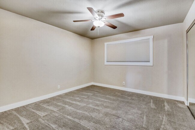 Building Photo - Upgraded 1 Bedroom Condo Near Freeway with Community Pool