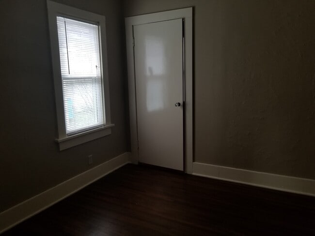 Building Photo - 2 Bedroom Ranch