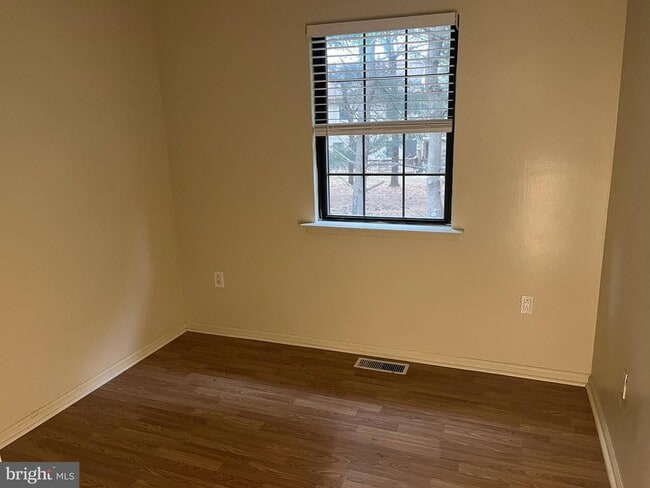 Building Photo - 185 Stirling Ct