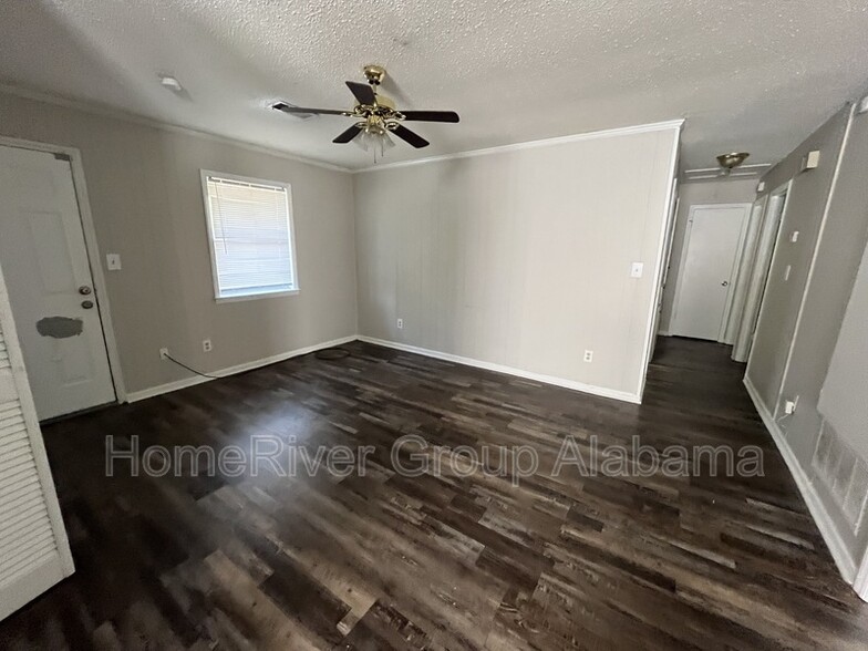 Building Photo - 613 Durward Dr