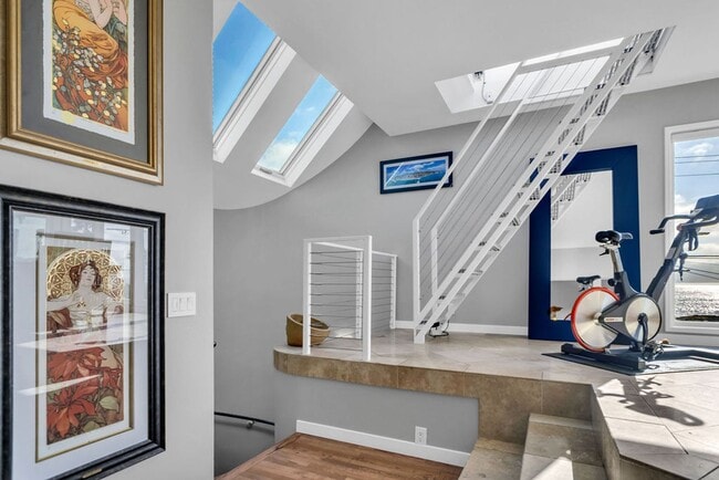 Building Photo - Gorgeous ocean view home at Windansea Beach!