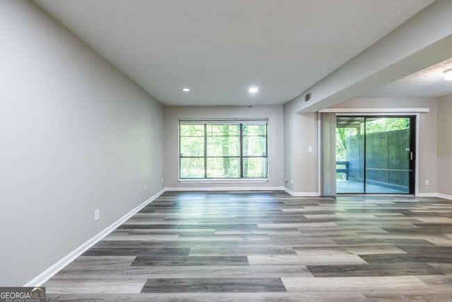 Building Photo - 1010 Mariners Ct
