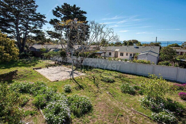 Building Photo - 5533 Callejon