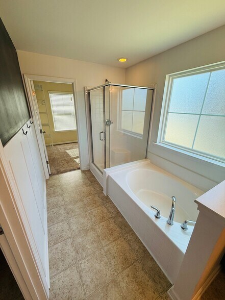Building Photo - 223 Charter Oaks Dr
