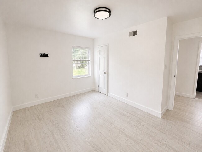 Building Photo - 1400 Audubon Rd