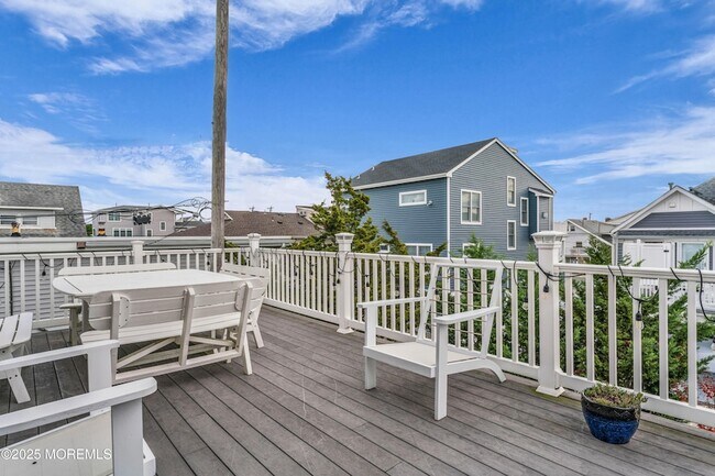 Building Photo - 111 7th Ave