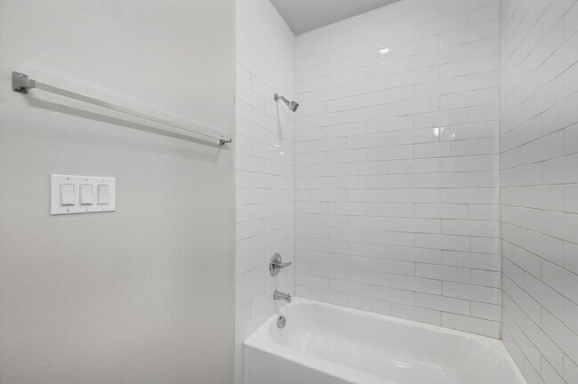 Building Photo - 3413 Valley Vista Dr