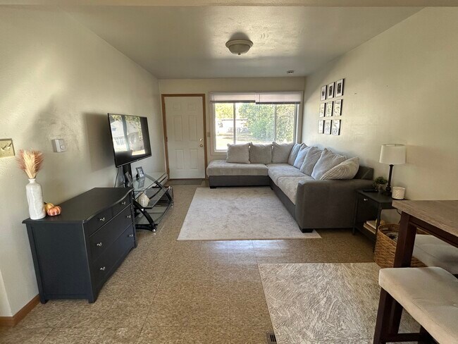 Building Photo - 1016 W 20th St