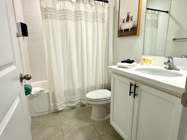 Building Photo - Townhome for rent with garage in Champions...