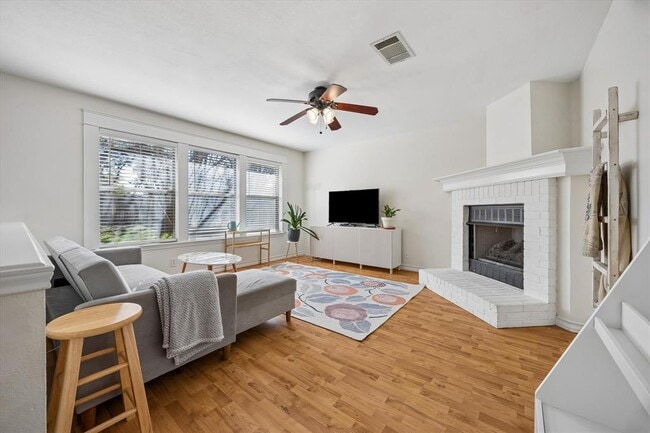 Building Photo - 2011 Harvest Moon Dr