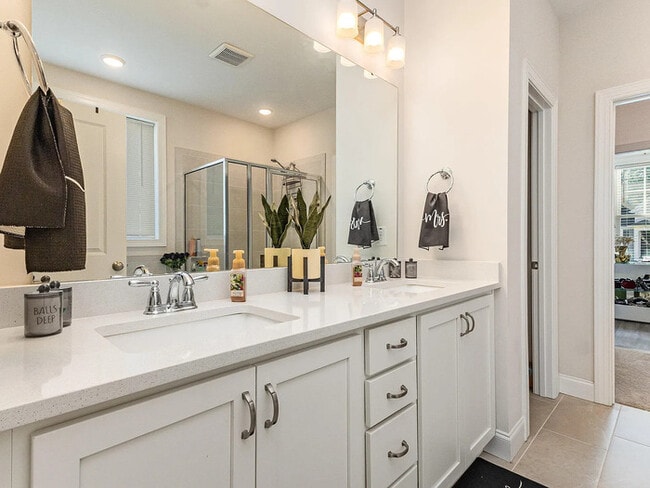 Building Photo - 300 W Amber Oak Dr