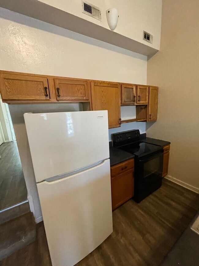 Building Photo - Affordable 2/1 Off Ocala