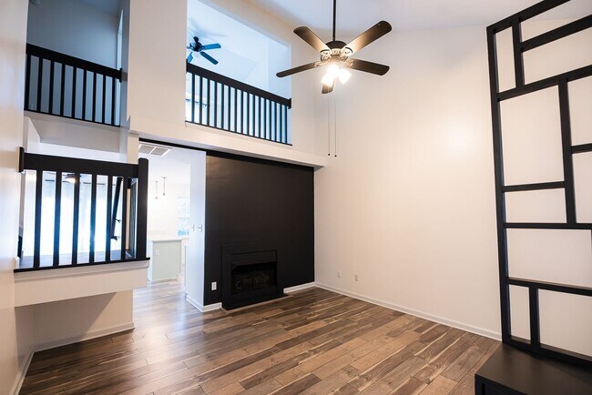 Building Photo - Beautifully updated 2-bedroom 2-bathroom + LOFT/OFFICE townhome in NW Greensboro.