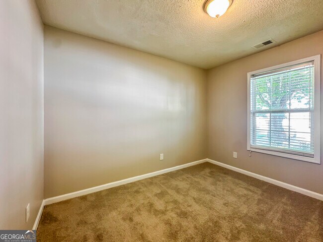 Building Photo - 90 Greystone Cir