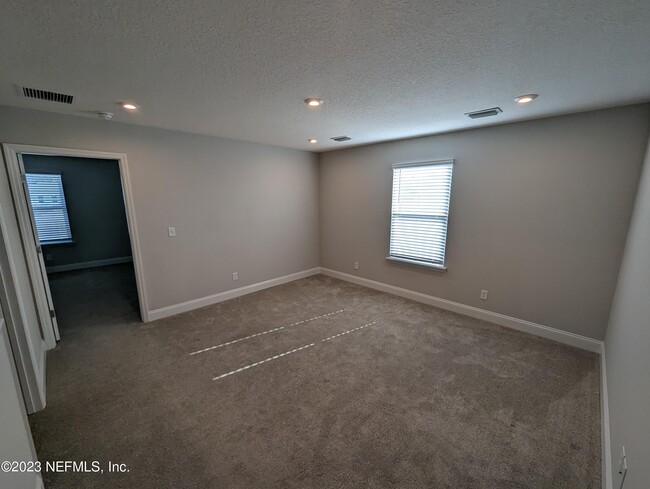 Building Photo - 251 Dahlia Falls Dr