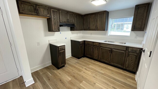 Building Photo - Fully renovated 3 bedroom, 2 bath home. Available now for $1395/month