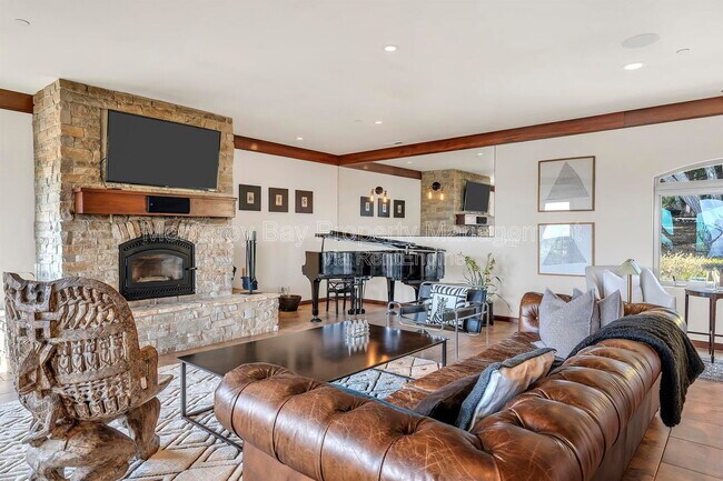 Building Photo - 287 Laureles Grade