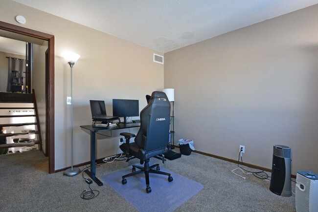Building Photo - Beautiful 3-Bed 2-Bath Townhouse in Brooklyn Park!
