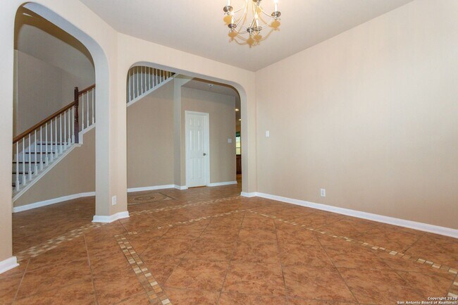 Building Photo - Spacious Stone Oak Beauty