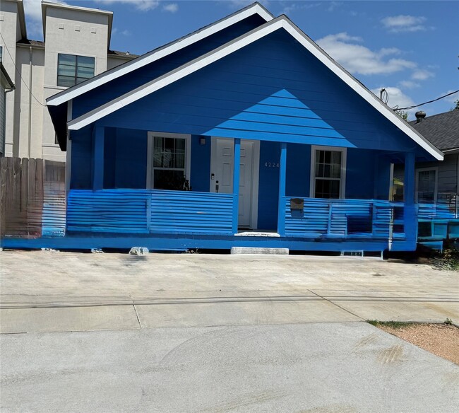 Building Photo - 4224 Marina St