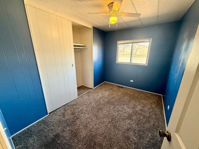 Building Photo - Large 3 Bedroom, 1 Bath Ranch Style Home in South Loveland, CO