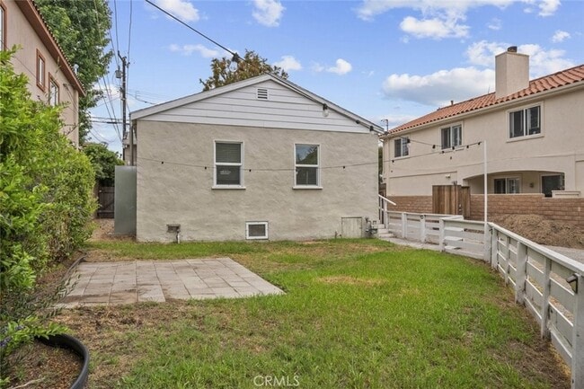 Building Photo - 2214 Rockefeller Ln