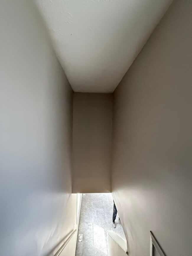 Building Photo - Charming 3-Bedroom Property in Prime Location