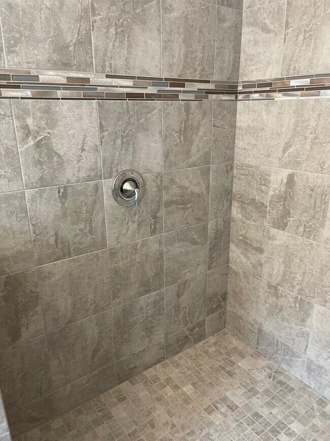 Building Photo - 6004 Oceanaire Way