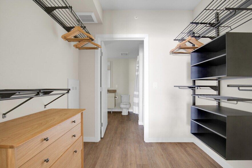 Building Photo - 210 Wall St