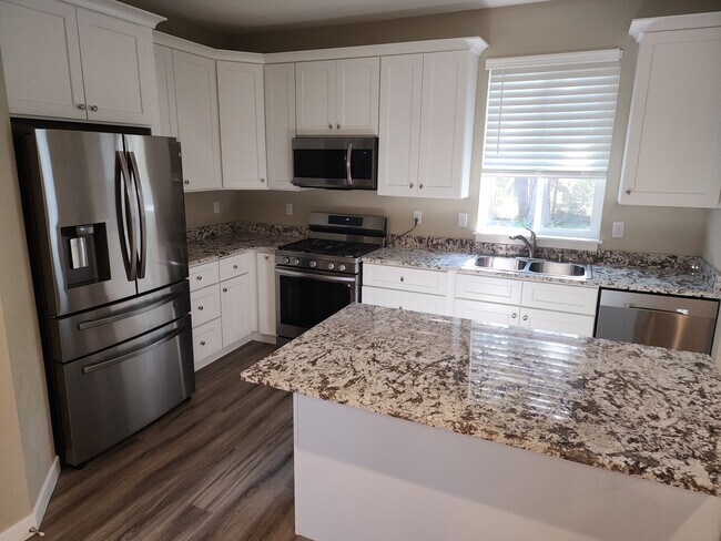 Building Photo - 958 152nd St E