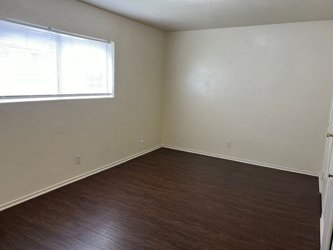 Building Photo - 489 S Backer Ave