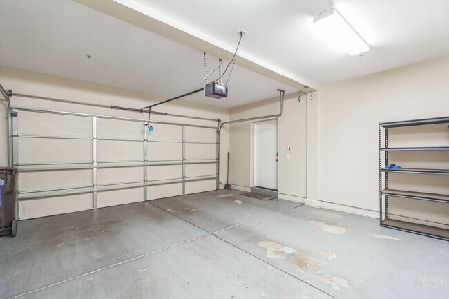 Building Photo - 2 Bed / 2 Bath Townhome at Biltmore, Palm ...
