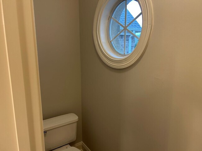 Building Photo - 3069 Roseleigh Dr