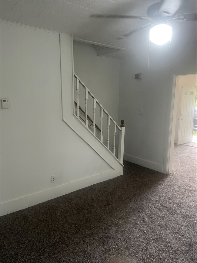 Building Photo - 206 Welles St