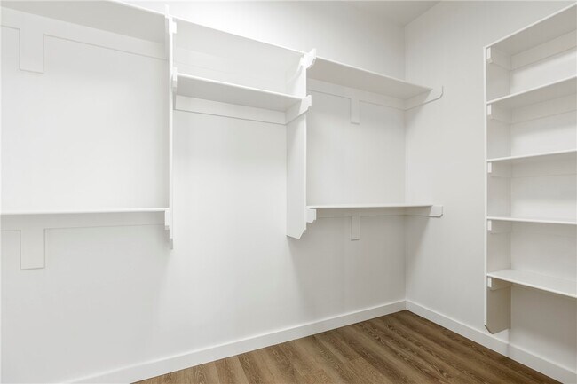 Building Photo - 949 SE 10th St