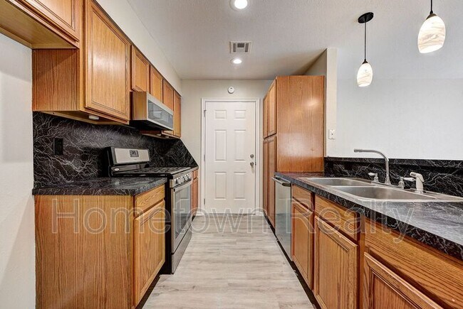 Building Photo - 1704 Tudor Dr