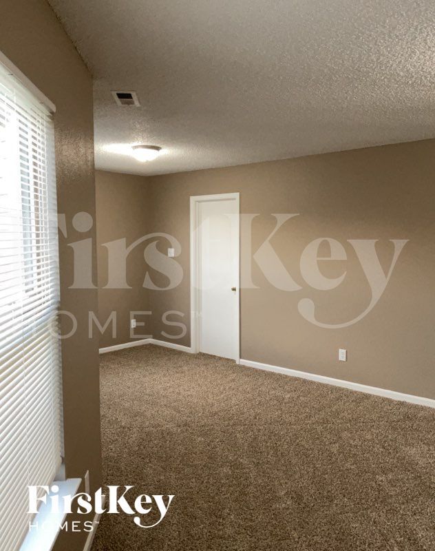 Building Photo - 10830 Clear Spring Dr