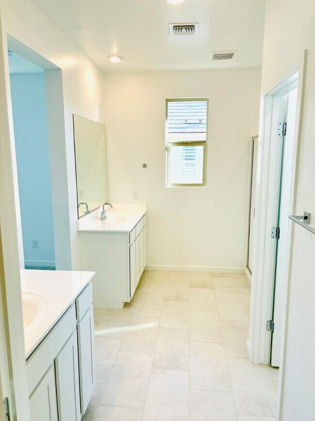 Building Photo - 4738 S Element