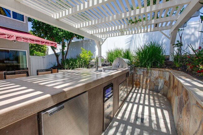 Building Photo - 7446 Trigo Ln