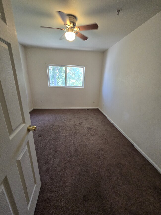 Building Photo - 2702 Rigden Pkwy