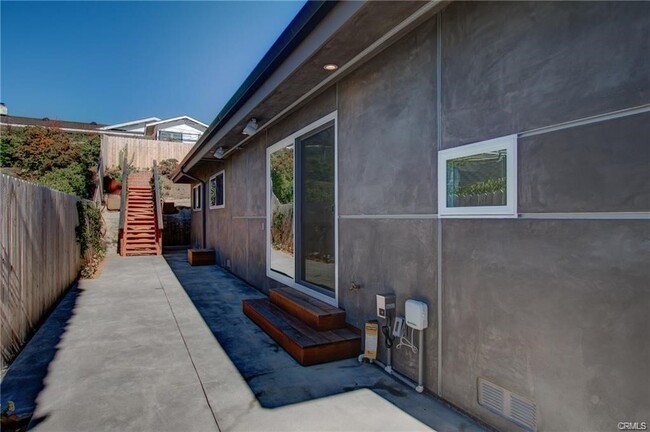Building Photo - 2880 Chateau Way