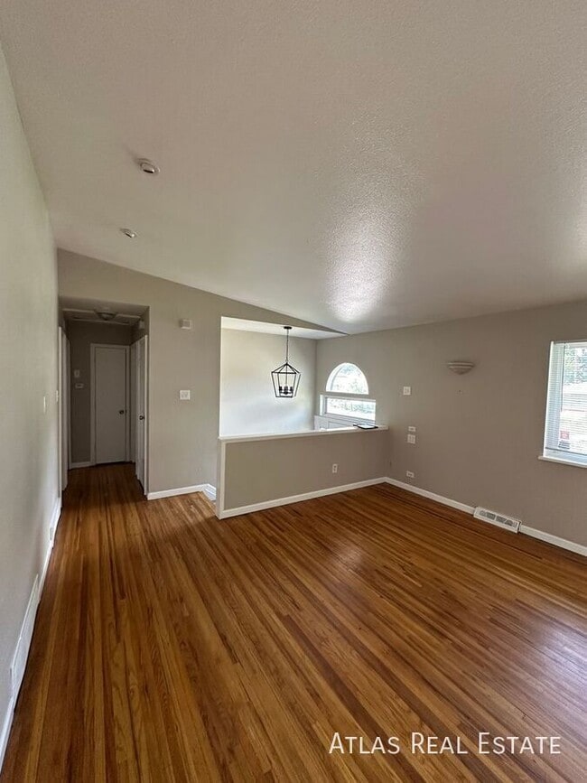 Building Photo - 6030 Hoyt St