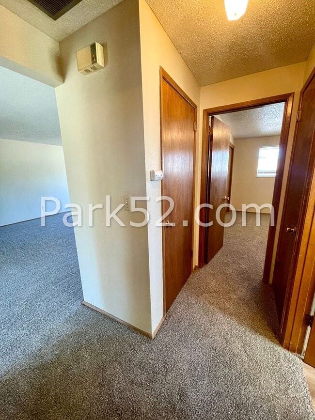 Building Photo - 1402-1404 N Orchard St