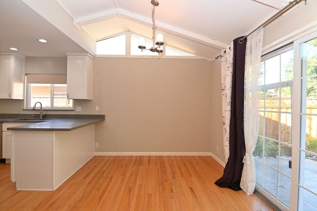 Building Photo - Updated Sunnyvale Beauty, 3/2 with AC
