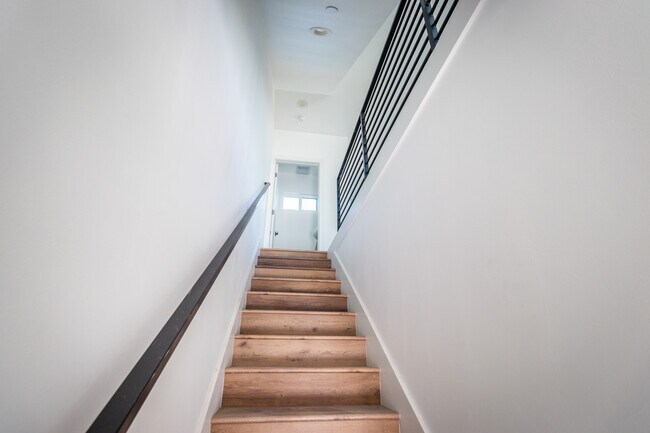 Building Photo - 4507 1/4 W 18th St